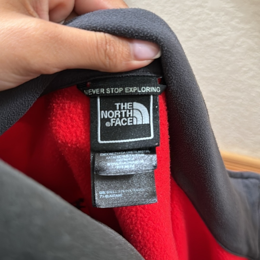 The North Face Men’s Vibrant Red Zip Up Jacket Size M - Picture 9 of 11